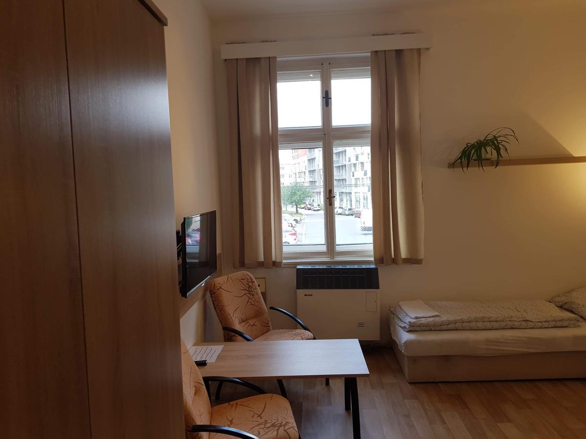 Penzion Mar Hradec Králové エクステリア 写真