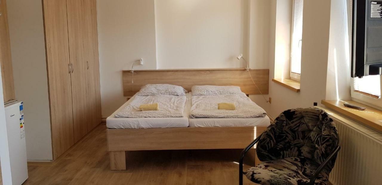 Penzion Mar Hradec Králové エクステリア 写真