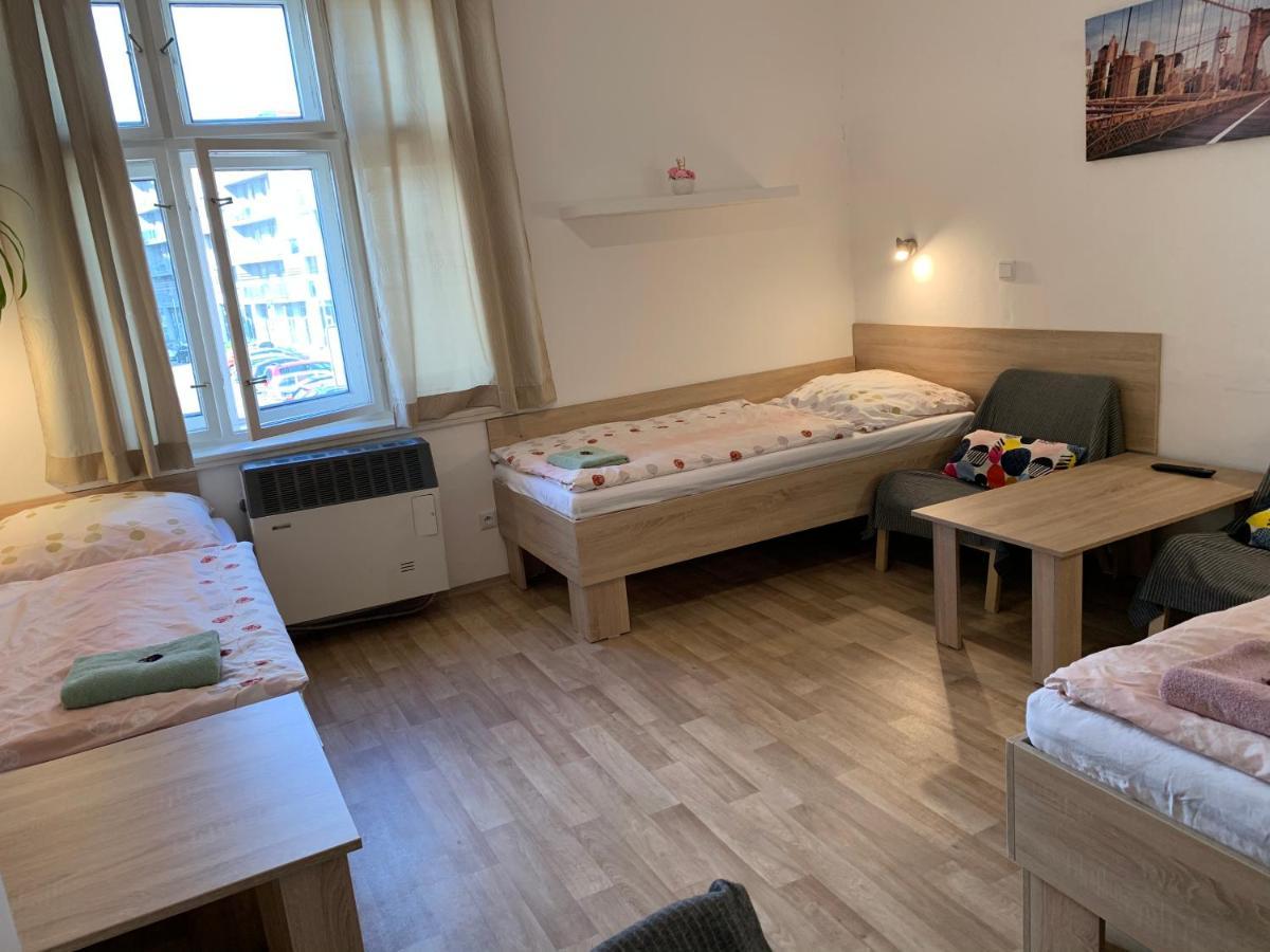 Penzion Mar Hradec Králové エクステリア 写真