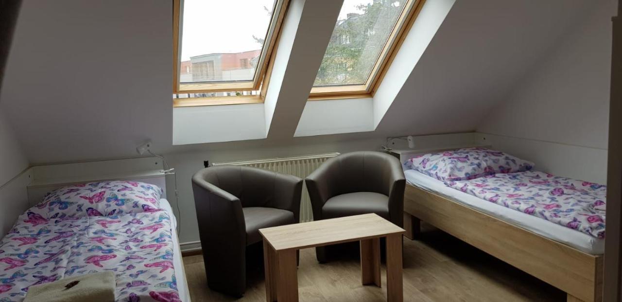 Penzion Mar Hradec Králové エクステリア 写真