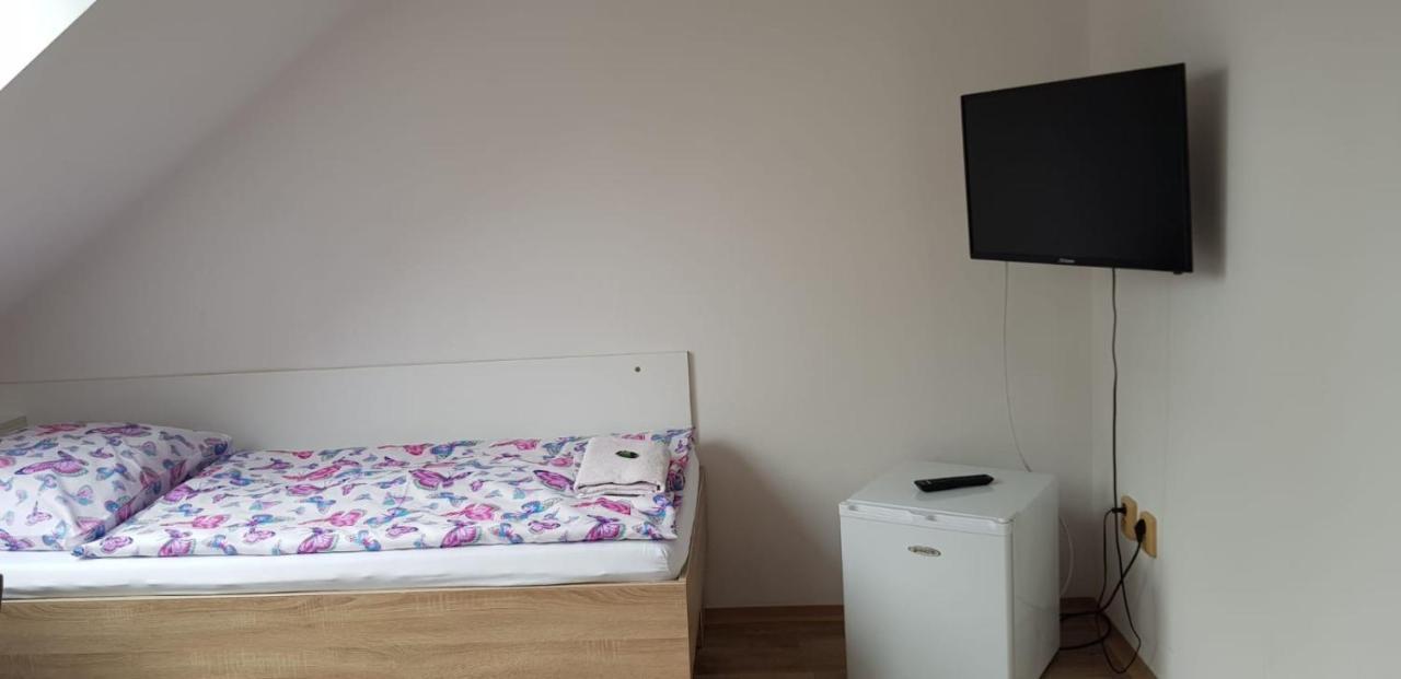 Penzion Mar Hradec Králové エクステリア 写真