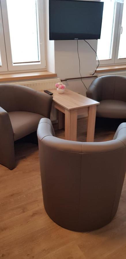 Penzion Mar Hradec Králové エクステリア 写真