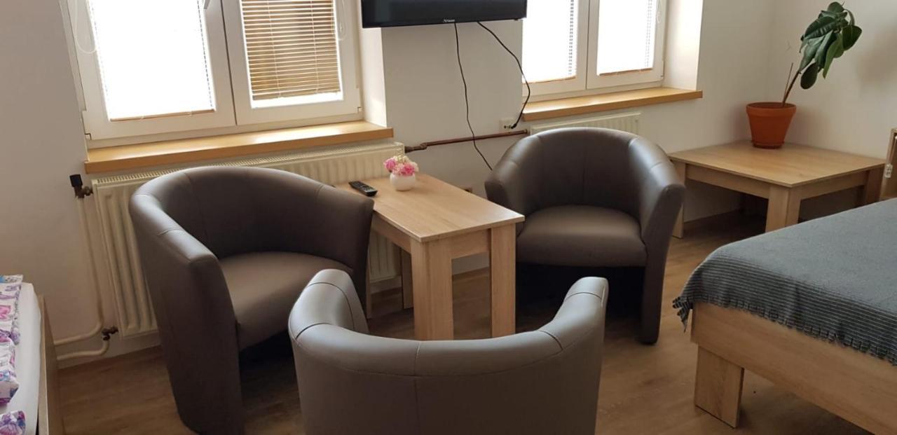 Penzion Mar Hradec Králové エクステリア 写真