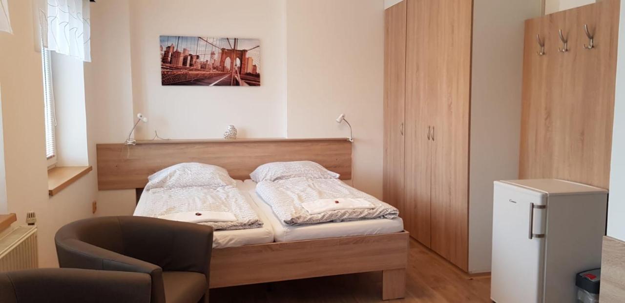 Penzion Mar Hradec Králové エクステリア 写真