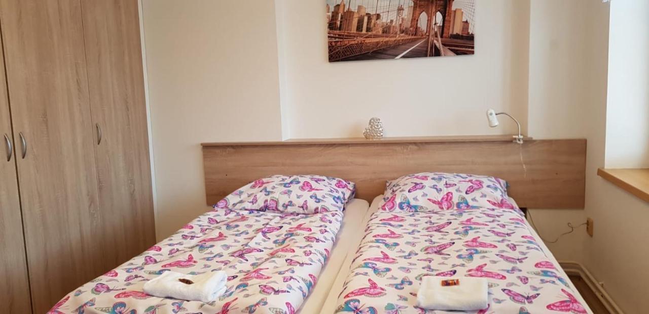 Penzion Mar Hradec Králové エクステリア 写真